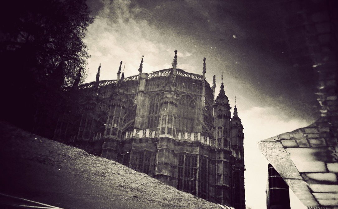 Лондон в отражениях луж