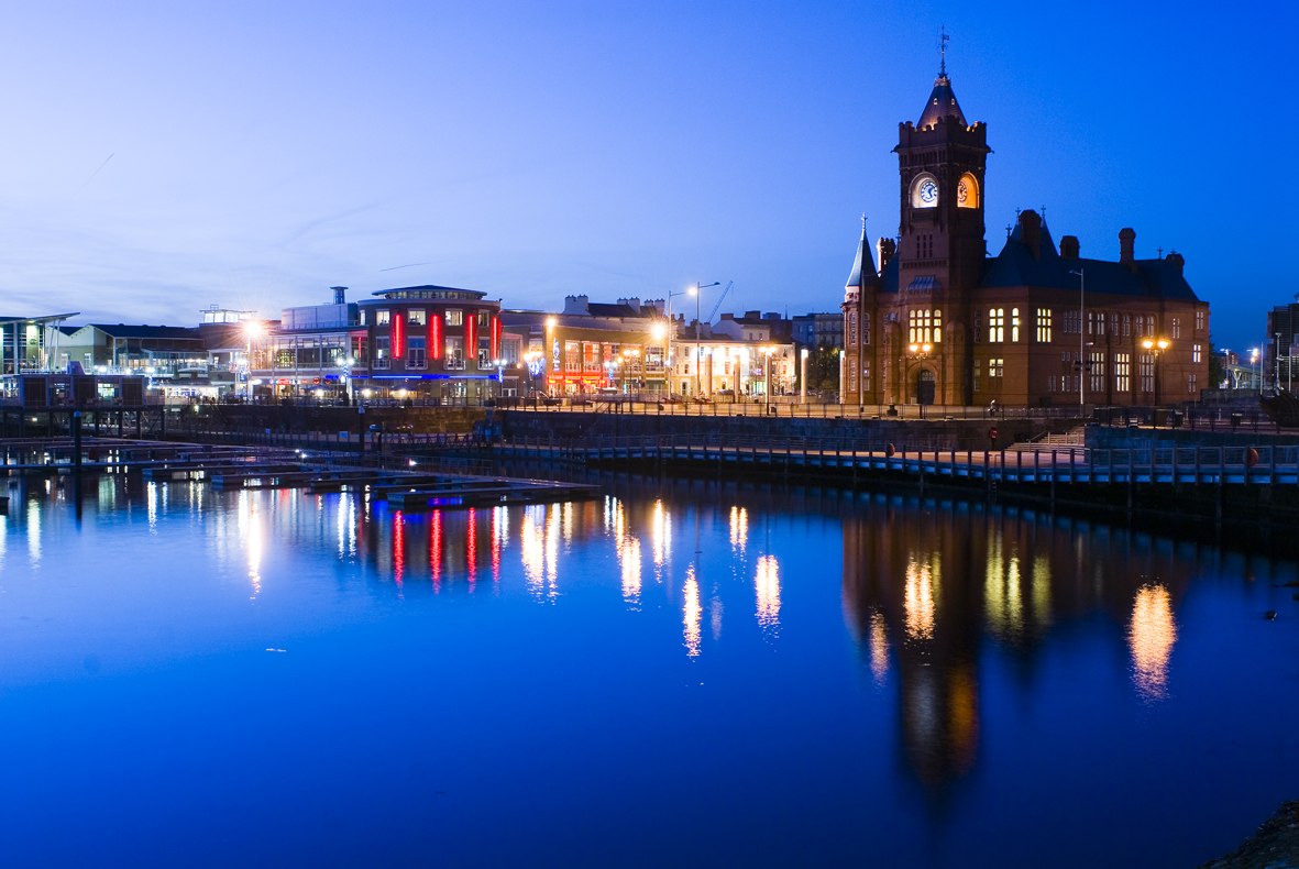 Кардифф, Англия