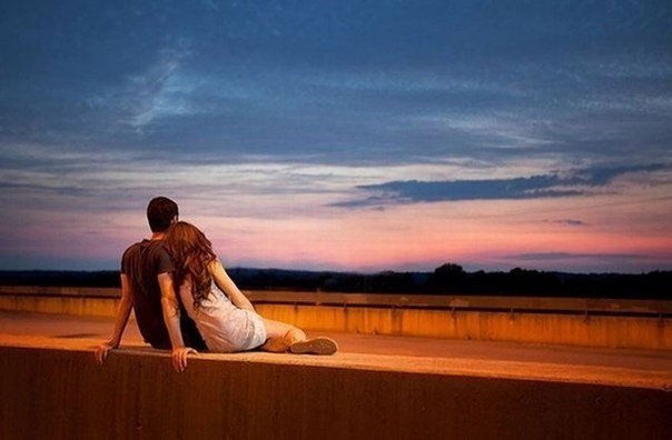 Фотоальбом двух влюбленных, которые никогда не встречались. Аарон — молодой и креативный фотограф, который живёт в Америке. Рози тоже фотограф, но живёт в Великобритании. Волей случая, они заметили друга друга в Интернете. Молодые люди стали пристально сл - 6