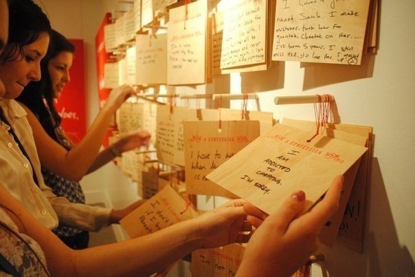 У каждого человека есть самые сокровенные тайны, о которых порой стесняешься рассказать даже самому близкому человеку. Кэнди Чанг дал всем желающим возможность раскрыть свои секреты, не испытывая угнетения и неловкости. Кэнди превратила P3 Studio Gallery - 4