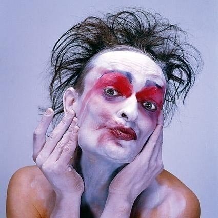 7 смертных грехов в исполнении Штефана Акерманна:<br>гнев, гордыня, жадность, зависть, лень, похоть, тщеславие. Найди сам, где, что - 5