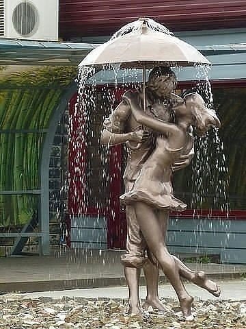 Очень красивый фонтан