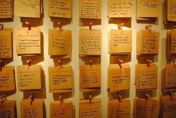 У каждого человека есть самые сокровенные тайны, о которых порой стесняешься рассказать даже самому близкому человеку. Кэнди Чанг дал всем желающим возможность раскрыть свои секреты, не испытывая угнетения и неловкости. Кэнди превратила P3 Studio Gallery - 3