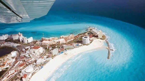 Вид на Канкун (Мексика) с высоты птичьего полёта