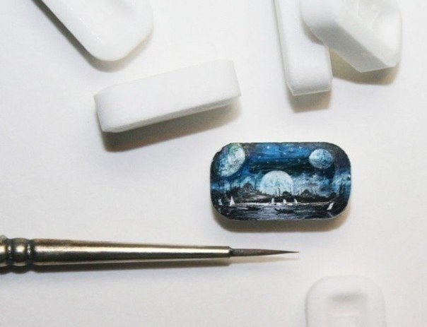 Турецкий художник Хасан Кале создает крохотные картины на самых странных поверхностях - 6