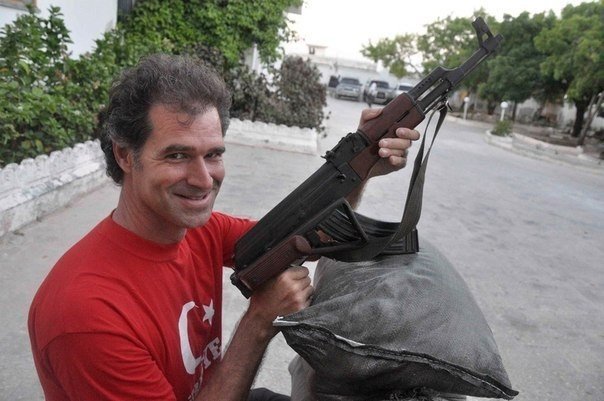 Турист скитался по миру 23 года. 44-летний путешественник, избороздивший весь земной шар и обладающий званием “первый турист, посетивший истерзанный войной Могадишо”, решил, наконец, распаковать свой рюкзак после 23 лет скитаний. Майк Спенсер Боун (Mike S - 7