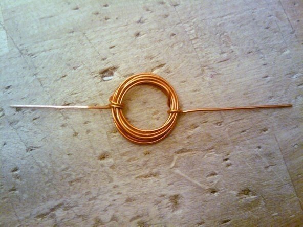 Простой моторчик своими руками.. Инструменты:<br>Наждачная бумага;<br>Кусачки;<br>Зубочистка;<br>Проволока;<br>Батарейка;<br>Липкая лента;<br>Простой карандаш;<br>Магнит и готово - 5