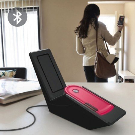 Смартфон спасет при анафилактическом шоке. Когда человеку становится плохо, наступает паника и он не всегда может вспомнить, то что ему объясняли об использовании автоинъектора. Смартфон и EpiShell синхронизированы и при открытии инъектора, телефон начина