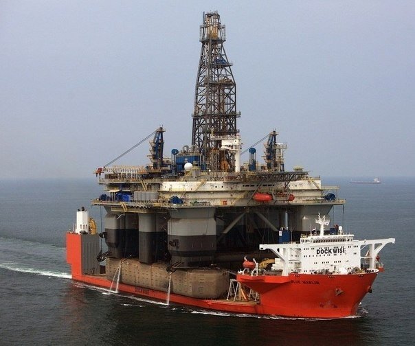 Корабли, которые перевозят другие корабли. Для подобных транспортных операций были созданы корабли-доки. Эти монстры способны с лёгкостью перевозить на своей палубе корабли, тяжёлое оборудование для геологоразведки и даже нефтяные платформы - 5