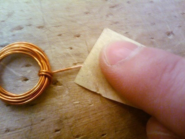 Простой моторчик своими руками.. Инструменты:<br>Наждачная бумага;<br>Кусачки;<br>Зубочистка;<br>Проволока;<br>Батарейка;<br>Липкая лента;<br>Простой карандаш;<br>Магнит и готово - 6