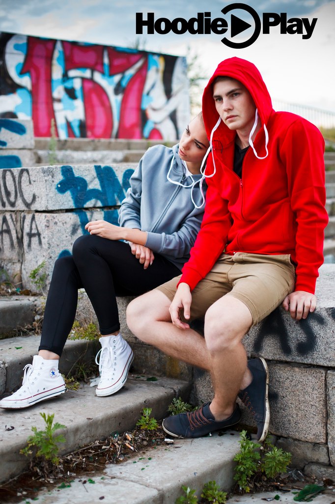 Бум толстовок со встроенными наушниками докатился и до России. Это настоящий хит сезона: ребята из HoodiePlay не так давно презентовали россиянам толстовки со встроенными наушниками! Провод аккуратно вшит в подклад и незаметен, а на концах шнурков, которы - 5