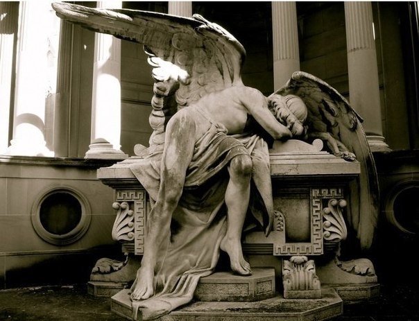 На старых европейских кладбищах есть скульптуры, которые очаруют вас и превратят в одну гигантскую мурашку - 7