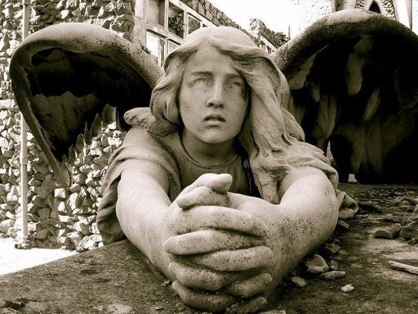 На старых европейских кладбищах есть скульптуры, которые очаруют вас и превратят в одну гигантскую мурашку