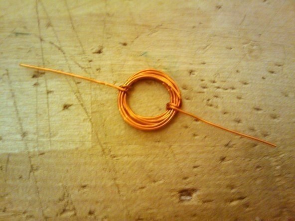 Простой моторчик своими руками.. Инструменты:<br>Наждачная бумага;<br>Кусачки;<br>Зубочистка;<br>Проволока;<br>Батарейка;<br>Липкая лента;<br>Простой карандаш;<br>Магнит и готово - 7