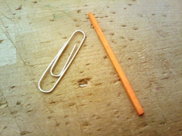 Простой моторчик своими руками.. Инструменты:<br>Наждачная бумага;<br>Кусачки;<br>Зубочистка;<br>Проволока;<br>Батарейка;<br>Липкая лента;<br>Простой карандаш;<br>Магнит и готово - 4