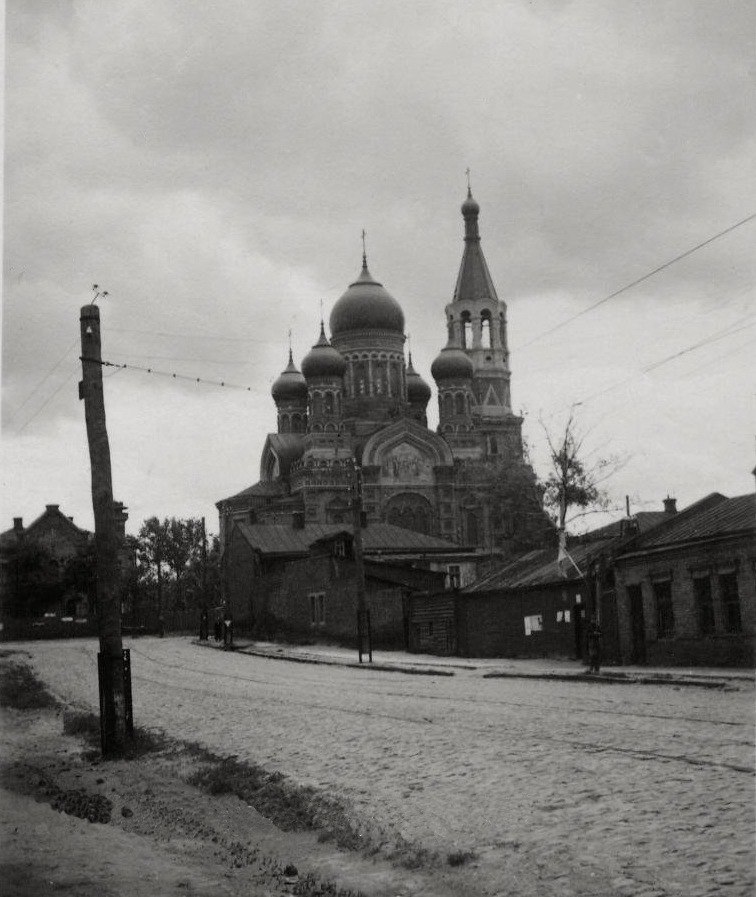 [club54109457|Трехсвятительская Церковь.]. Григорий Гольберг - был зажиточным и достаточно известным харьковским купцом. Одна из легенд гласит, что Гольберг пожертвовал колоссальную, по тем временам, сумму денег на возведение Трехсвятительской церкви и пр