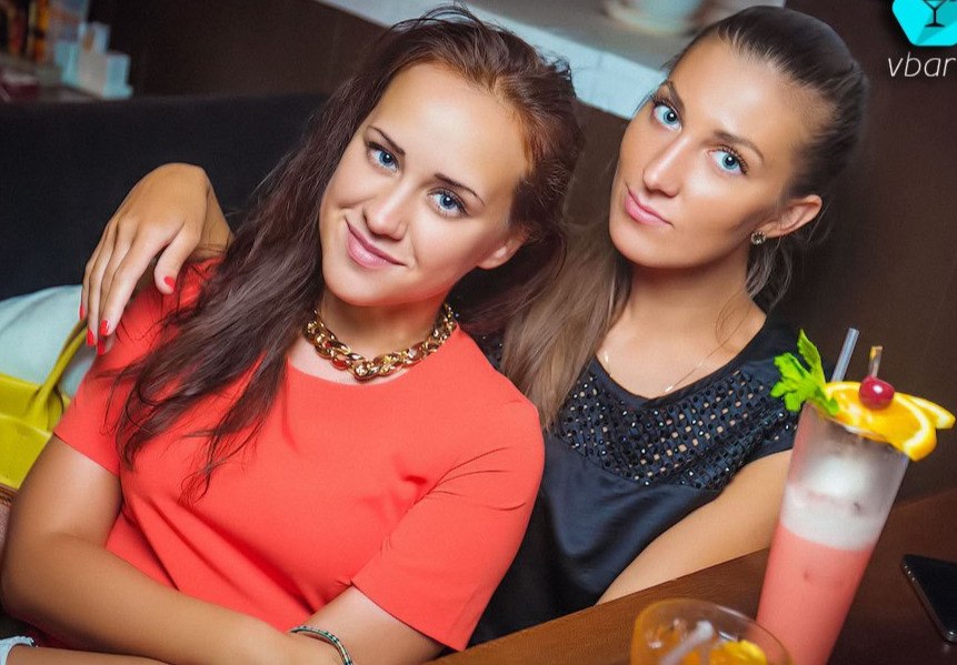 Main Bar - место, где даже в шумные выходные, можно соединить несколько способов отдыха!. Работа, стресс, усталость, рутина... Давайте все вместе забудем эти слова, потому что сегодня - субботняя вечеринка! В этот день мы скажем громкое "НЕТ" суете и повс