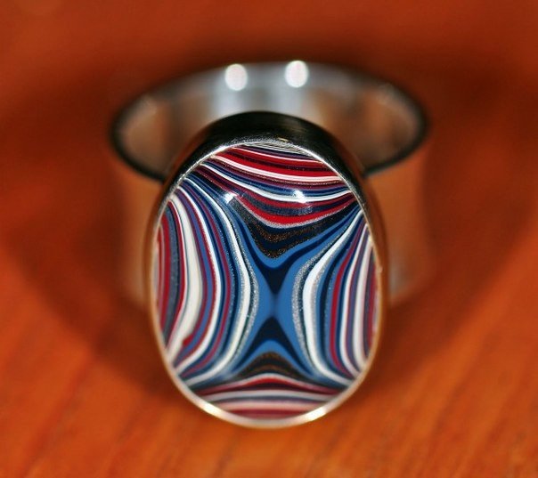 Что вы знаете про камень "фордит" ?. Необычный камушек. Красивый. Не припоминаете такого названия из минералов? <br>Сейчас я вам расскажу что же это такое на самом деле …<br>Фордит (fordite) , также известный как Детройтский агат, окрашен в яркие цвета и 