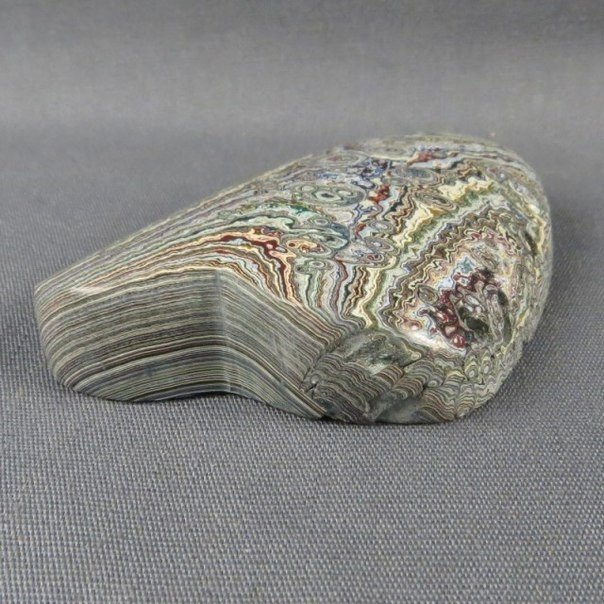 Что вы знаете про камень "фордит" ?. Необычный камушек. Красивый. Не припоминаете такого названия из минералов? <br>Сейчас я вам расскажу что же это такое на самом деле …<br>Фордит (fordite) , также известный как Детройтский агат, окрашен в яркие цвета и - 6