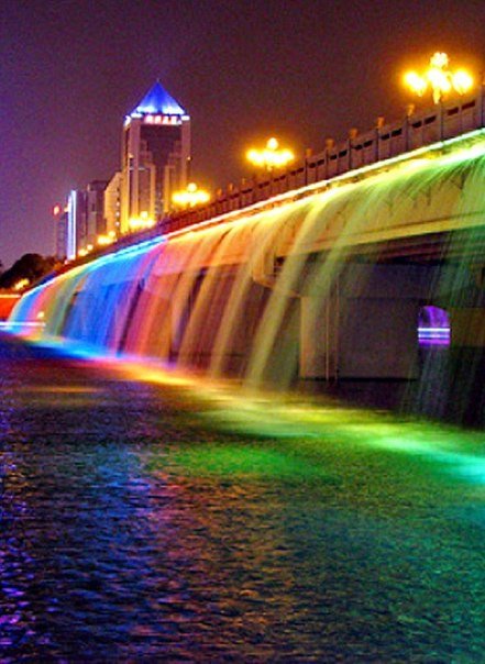 The bridge of Banpo, and its integral part - the Moon Rainbow fountain. Seoul. South Korea - 5