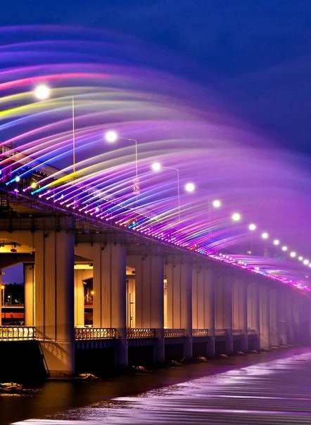 The bridge of Banpo, and its integral part - the Moon Rainbow fountain. Seoul. South Korea