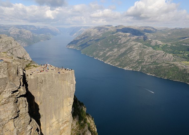 Прекестулен - назва 600-метрової кручі в Норвегії. - 6