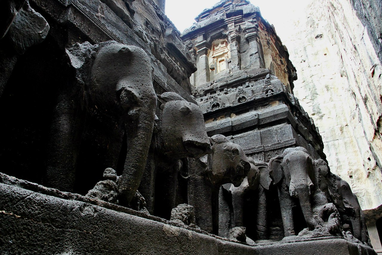 Храм Кайласа: крупнейшее в мире сооружение, вырубленное в скале - 1