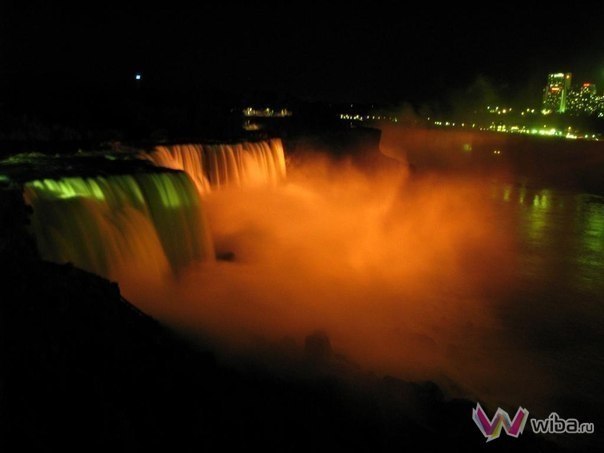 Ніагарський водоспад вночі