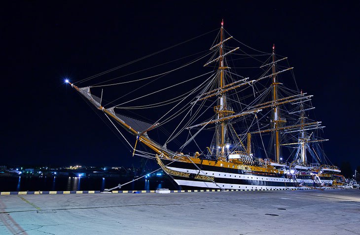 Italian sailer Amerigo Vespucci - 9