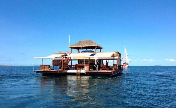 Дивовижний плавучий бар, Фіджі