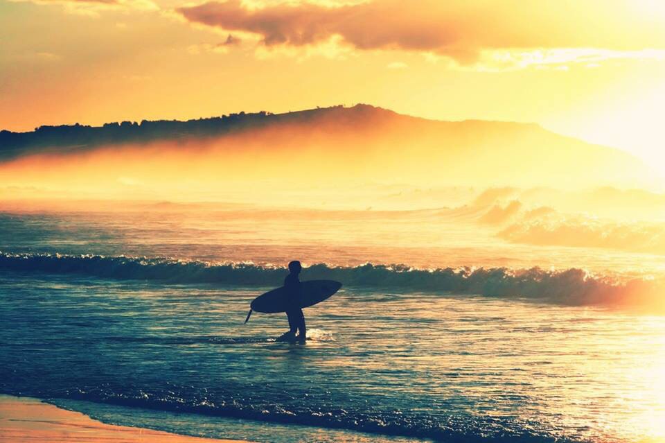 Балі, Індонейзія. Серфінг на світанку, в ці моменти здається як буд-то час зупинився