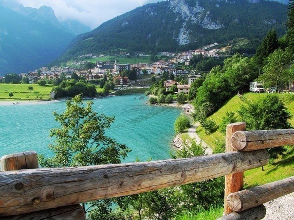 Утро в небольшой деревне, Мольвено, Италия