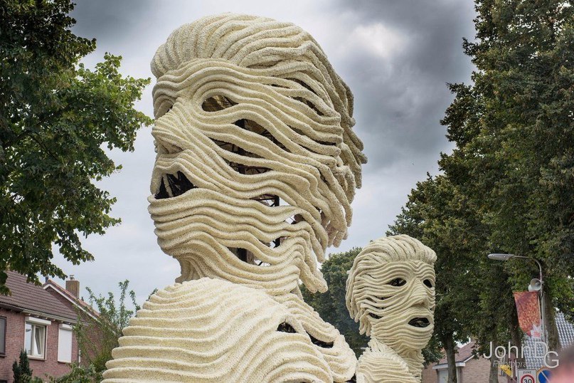 The annual flower parade in the Netherlands. - 7