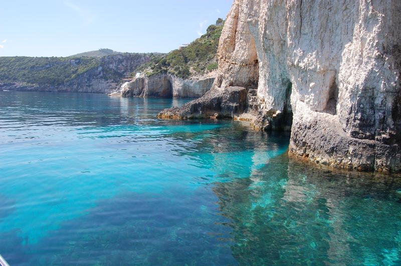 Чистейшая вода в пещерах Кери, Закинтос, Греция. - 8