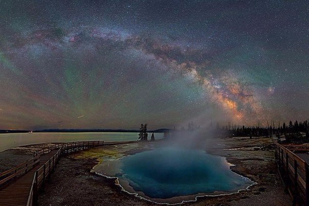 Вид Млечного Пути над Йеллоустонским Национальным парком, США
