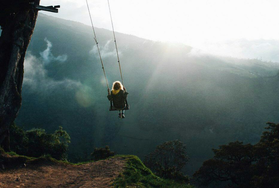 А вы бы рискнули покачаться на таких качелях? 