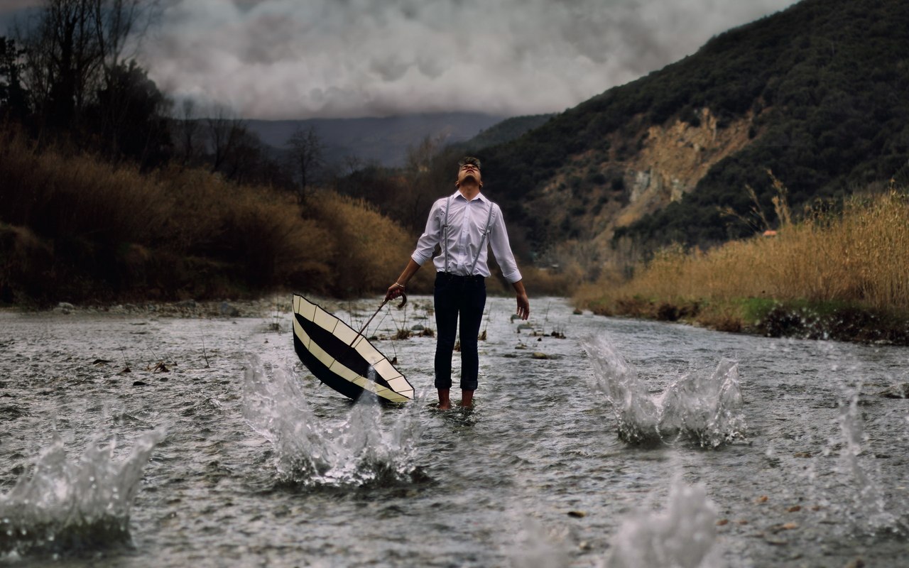 Однажды люди вдруг понимают, что им необязательно жить так, как им говорили.<br><br>Алан Китли