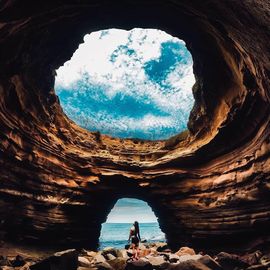 — Ого, ты потратил целую зарплату, чтоб полететь в другую страну путешествовать? <br>— Ого, ты потратил всю молодость на ланос в кредит?
