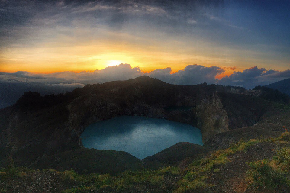 Вулканические озёра, меняющие цвет - 6