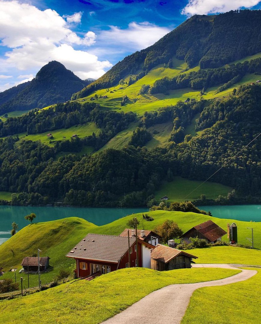 Лунгерн, коммуна в Швейцарии<br><br>Фото: Sennai Senna