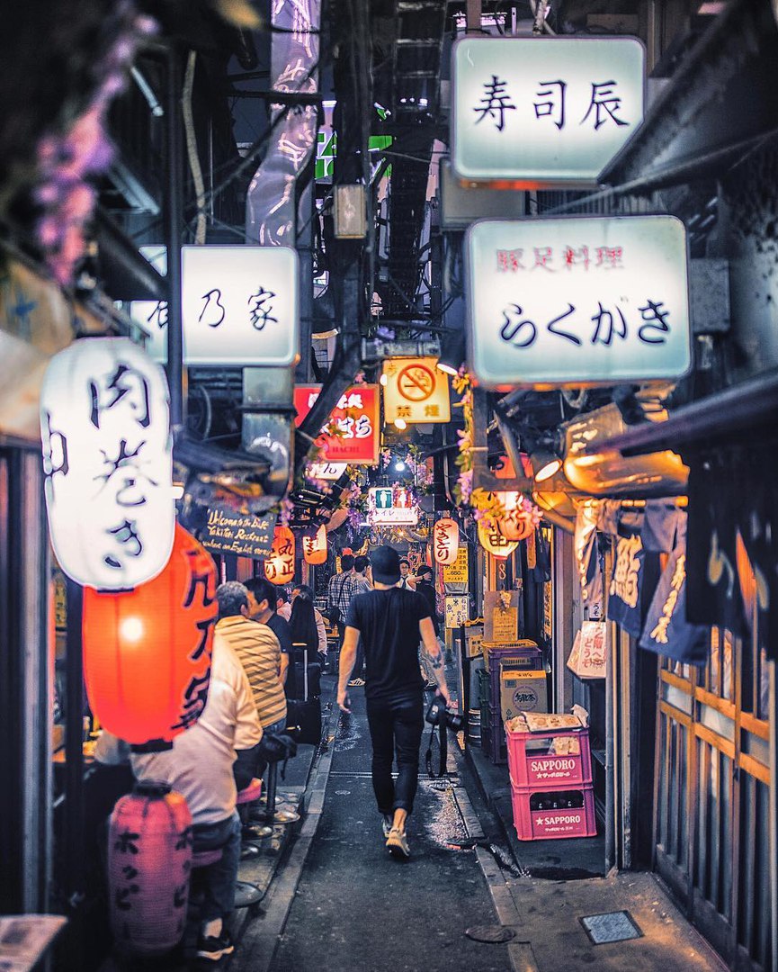 Улица в районе Синдзюку, Токио<br><br>Фото: Том Дженси