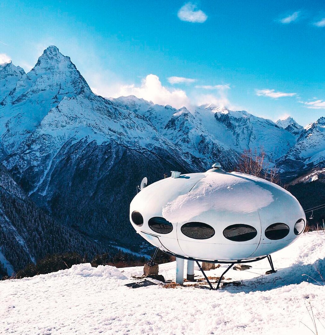 Гостиница с отличным видом из окон на высота 3200 метров, Домбай<br><br>Фото: Александр Зеликов