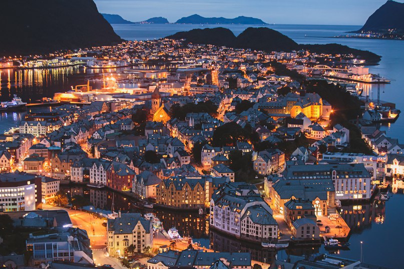 Олесунн — город на западном побережье Норвегии