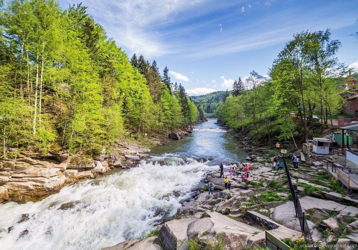 Водопад в Яремче, Украина