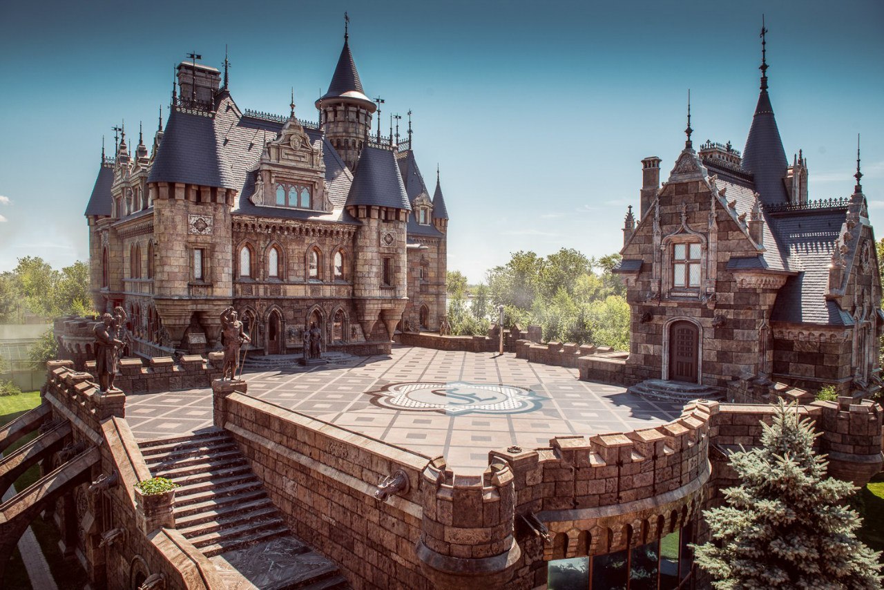 Замок "Гарибальди" — единственный в России готический замок-отель и одна из самых красивых достопримечательностей Самарской области