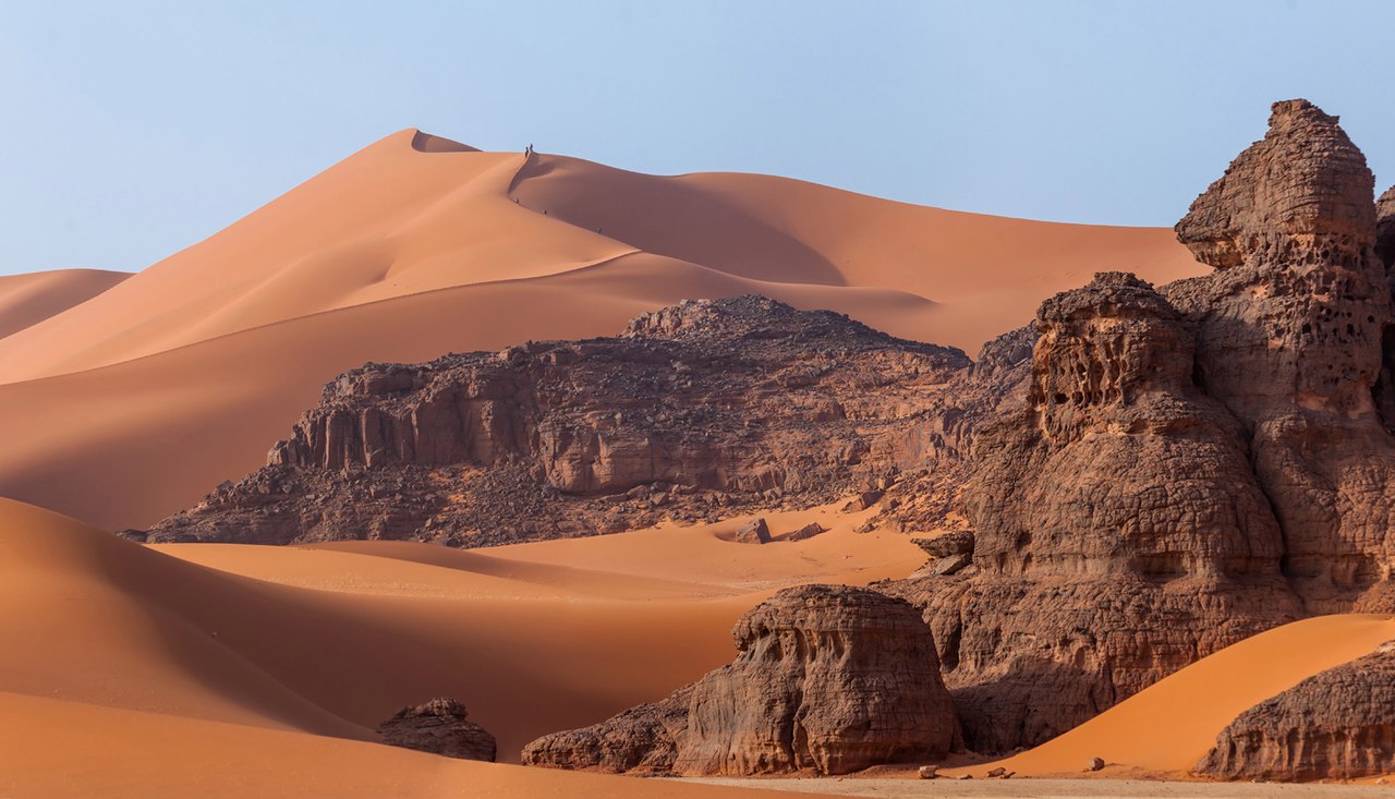 Восхождение на вершины песчаных гор. Юг Алжира.