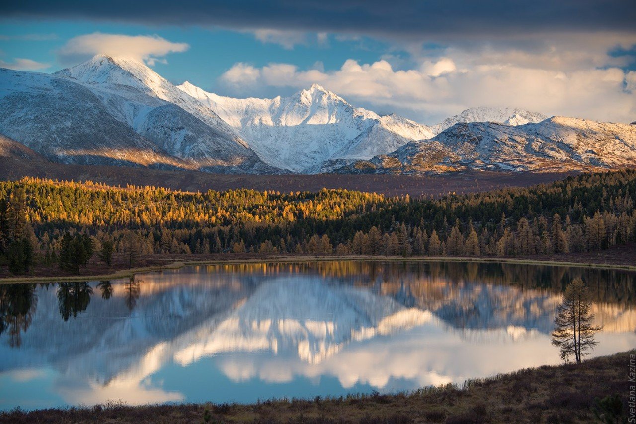 Вечер у озера Киделю, республика Алтай.