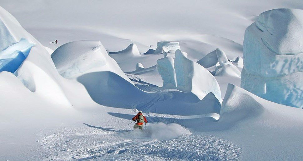 На леднике Тасман находится самая длинная лыжня гора в Новой Зеландии