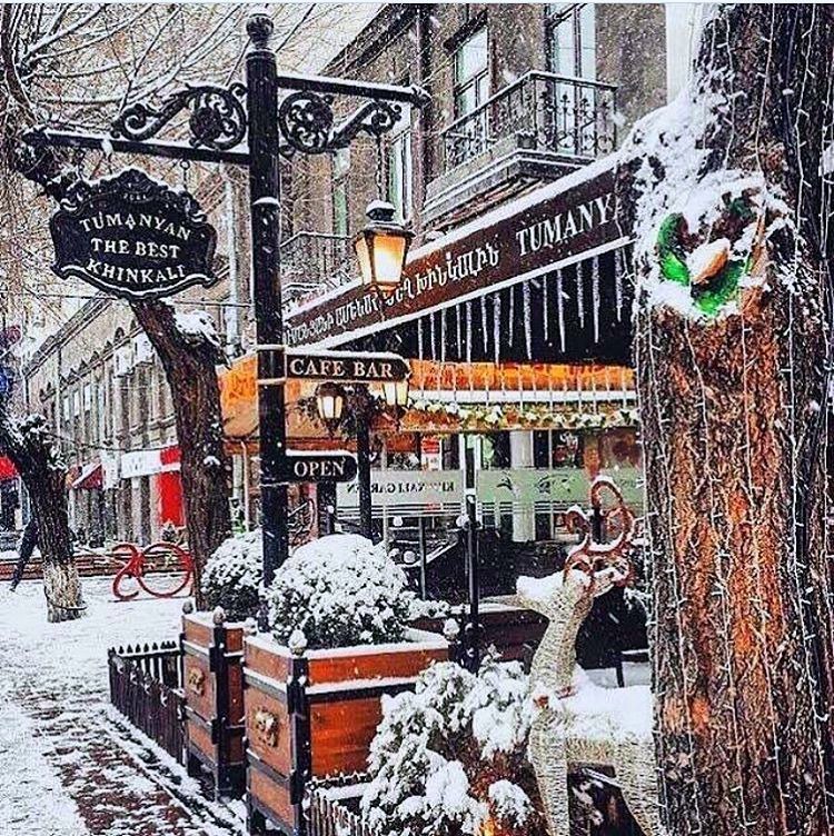 На одной из улиц сказочного Еревана