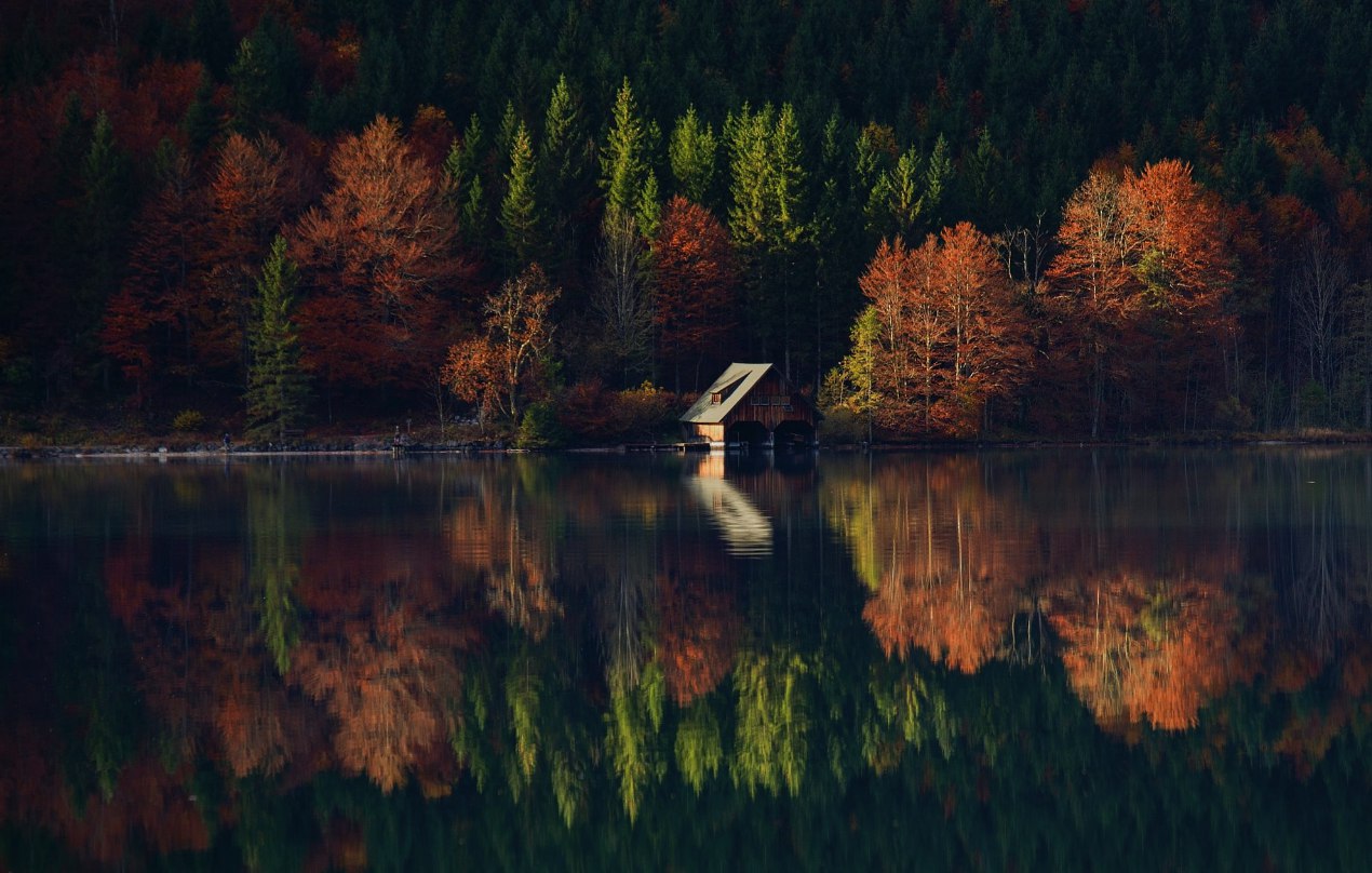 Чудесный домик на озере Оффен, Зальцкаммергут, Австрия<br><br>Фото: Ernst Schwamberger